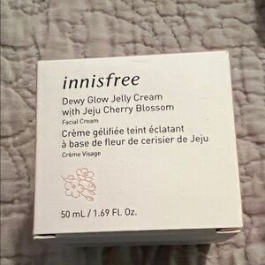 Innisfree Dewy Glow Jelly Cream with Jeju Cherry Blossom -start a skincare bundk